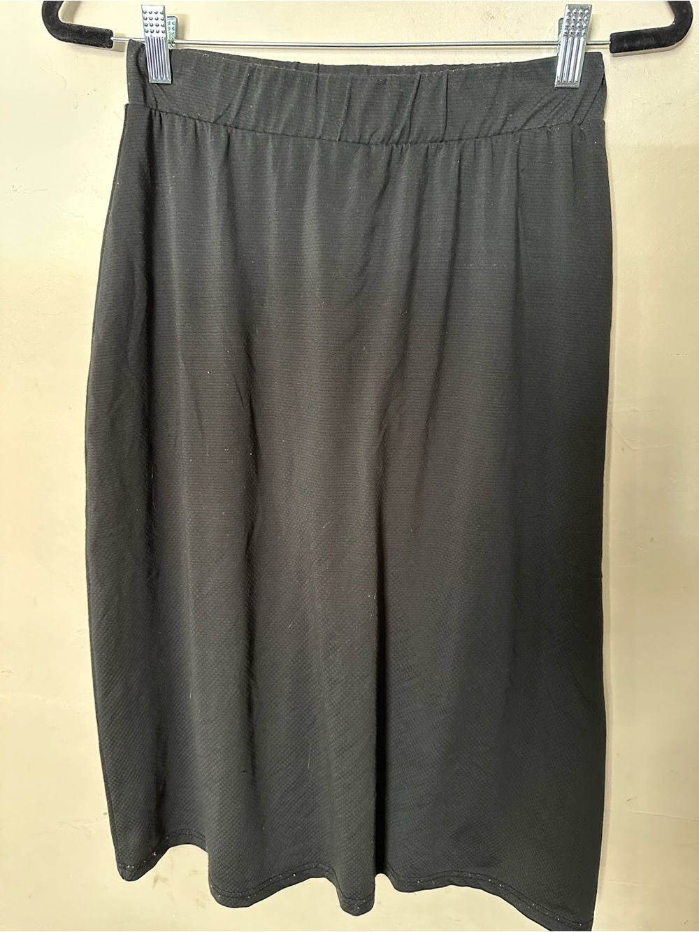 Women's Black Pull-On Midi Skirt with Elastic Waist